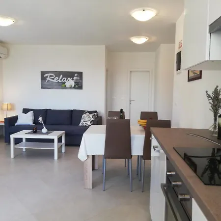 Apartments Oleander Lovrecica 250M From Beach * Lovrečica