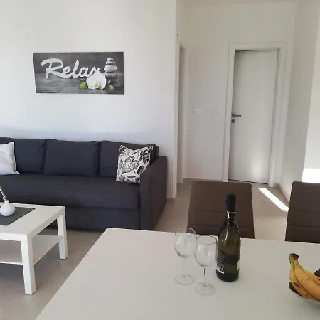 Apartments Oleander Lovrecica 250M From Beach Lovrečica