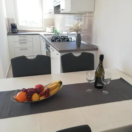 Apartament Apartments Oleander Lovrecica 250M From Beach *