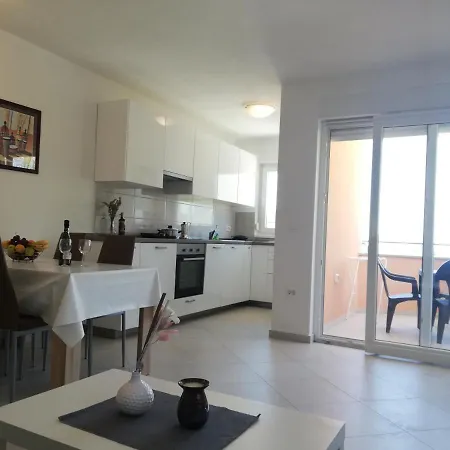 Apartament Apartments Oleander Lovrecica 250M From Beach