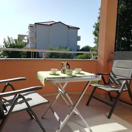 Apartamento Apartments Oleander Lovrecica 250M From Beach Lovrečica