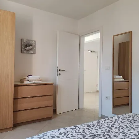 Apartments Oleander Lovrecica 250M From Beach * Lovrečica