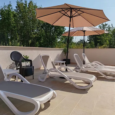 Oleander Lovrecica-residence With Pool דירה Lovrečica