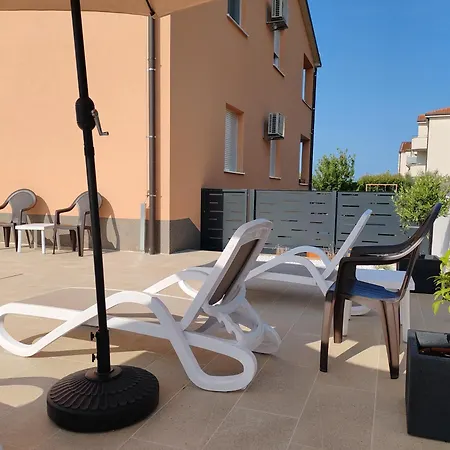 Apartments Oleander Lovrecica 250M From Beach Lovrečica