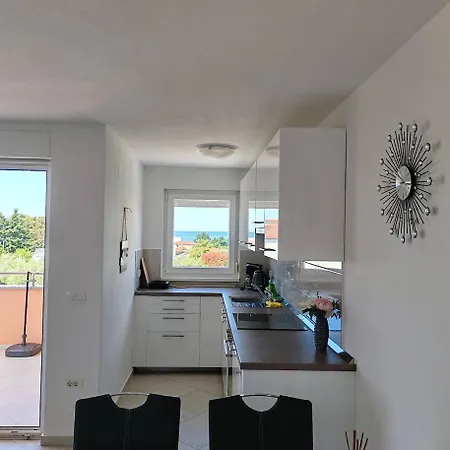 Apartments Oleander Lovrecica 250M From Beach Apartament Lovrečica