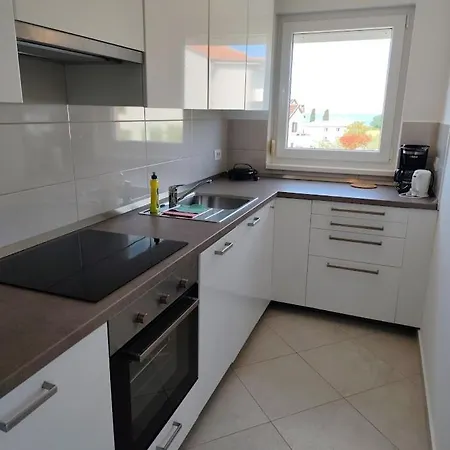 Apartments Oleander Lovrecica 250M From Beach Lovrečica