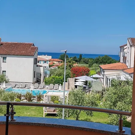 Apartamento Apartments Oleander Lovrecica 250M From Beach Lovrečica