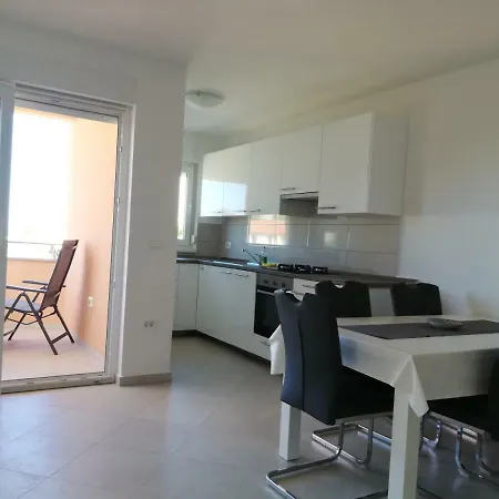 Apartments Oleander Lovrecica 250M From Beach Lovrečica