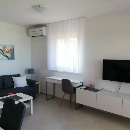 Apartments Oleander Lovrecica 250M From Beach Lovrečica